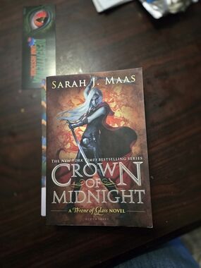 Crown of Midnight by Sarah J. Maas - Red & Black Cover